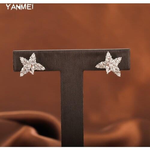 Cute Butterfly Small Earrings White Transparent Shiny Avant-garde Design Small Earring for Women Simple Jewelry aretes de mujer