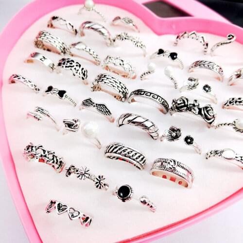 Vintage Silver Couple Ring Metal Ring Couple Ring Geometric Heart Wing Bowknot Flower Random Style Ring Surprise Gift Jewelry