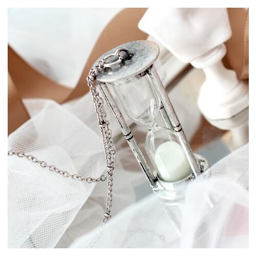 Fashion jewelry accessories vintage metal hourglass long chain necklace