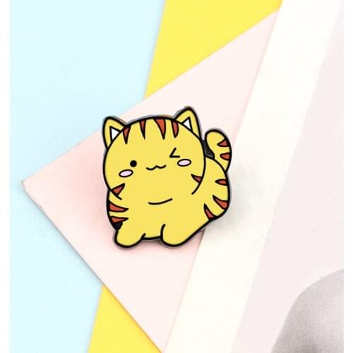 Yellow Little Cats Enamel Pins Custom Funny Animal Kitten Brooches Denim Shirt Lapel Bag Badge Cartoon Jewelry Gift for Friends