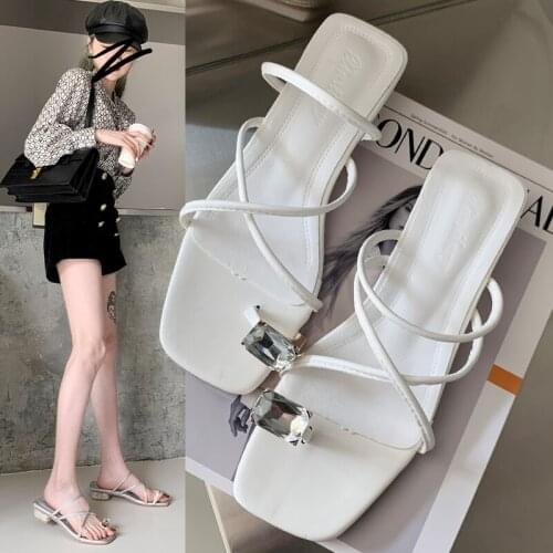 Exquisite rhinestone ladies slippers summer new style Korean style elegant mid-heel sandals can be worn outside