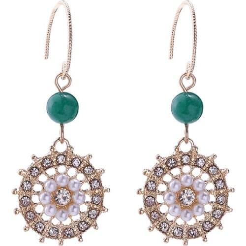 Punk 2019 Fashion New Earrings Tide Female Temperament Senior Sense Niche French Pearl Earrings Womens Wholesale Earrings