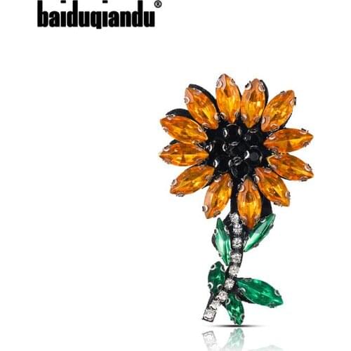 Baiduqiandu New Arrival Acrylic Crystal and Fabric Daisy Flower Pins Clothes Hats Apparel Accessories Brooches