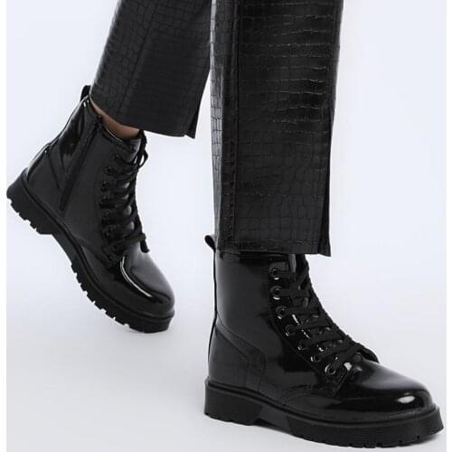 Womens Winter Autumn Fashion Boots new season Patent leather Skin Materıal Black Layd Shoes pointed toe Heels laced
