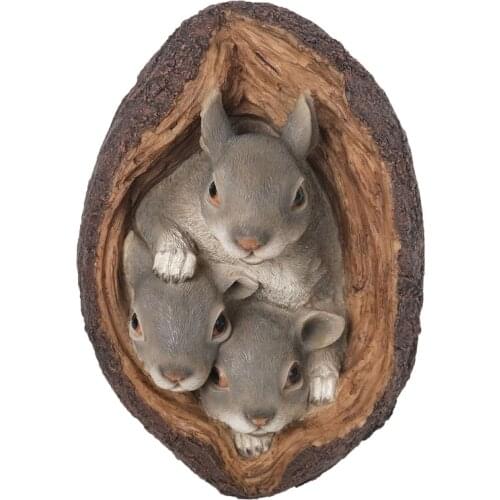 Creative Resin Hanging Sculpture Realistic Squirrels Out the Tree Hole Hugger Wall Animal Figurines Statues Garden Decor