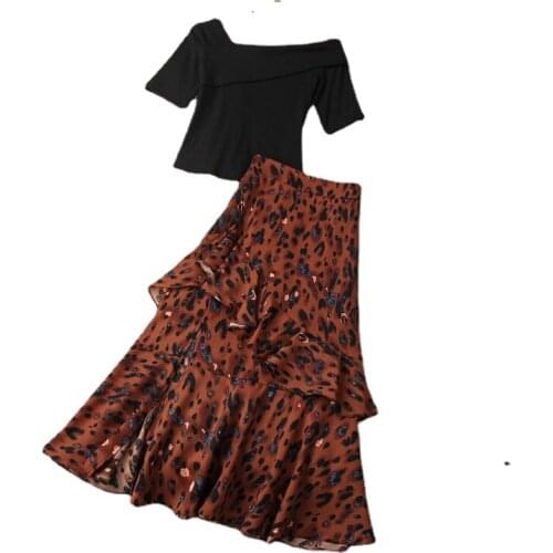 2021 Short-sleeved Knit T-shirt Leopard Print Skirt Fashion Suits European and American Womens Wear for Spring