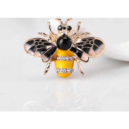 Personality Drop Oil Crystal Moth Insect Shape Brooches Resin Brooch Pins for Girls Women Party Jewelry Gifts