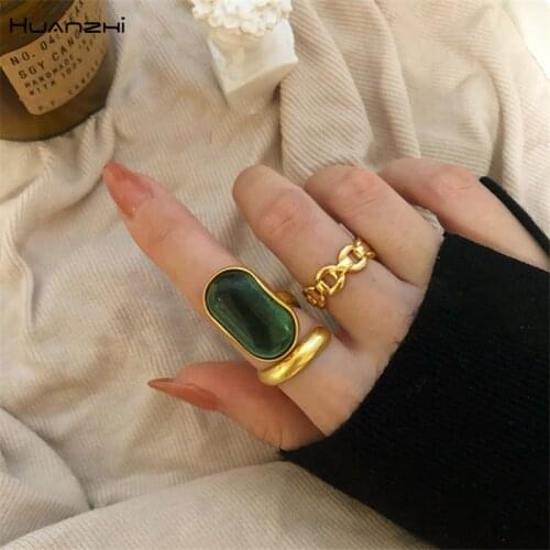HUANZHI 2020 New French Retro Distressed Elegant Metal Hollow Out Chain Green Stone Ring for Women Girls Party Jewelry Hot Gifts