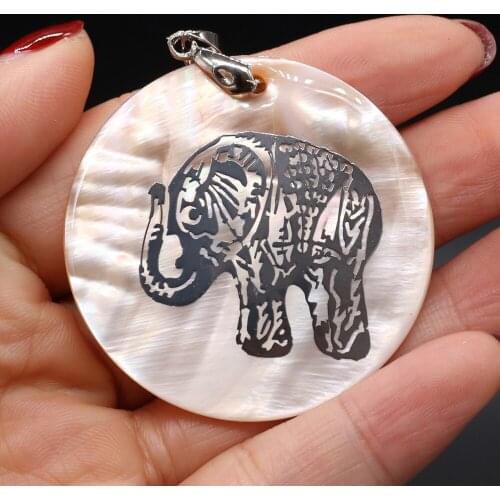 Fashion Natural Pearl Shell Round Hand-carved Pattern Shell Pendant, Suitable for Jewelry Making DIY Necklace Accessories Gifts