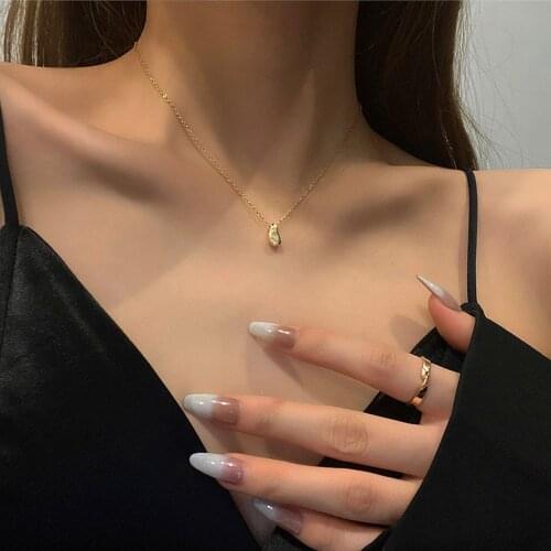 2021 new drop-shaped small gold bean titanium steel necklace temperament simple and fashionable clavicle chain