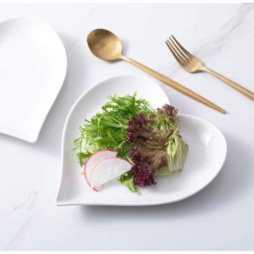 Creative Home Kitchen Accessories INS Nordic Ceramic Dim Sum Plate Creative Solid Color Peach Heart Shape Dessert Plate