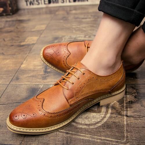 New Brogue shoes Men breathable leather Party shoes Business Dress Shoes Pointed Toe Oxfords Wedding shoes LM-59Z