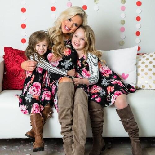 Outfits Beach Dress Elegant Princess Pageant Vestidos New Mother and Daughter Dress Floral Matching Mom Girls Family Clothes