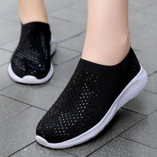Women Shoes Fashion Breathe Walk Shoes Flat Casual Shoes Lady Shoes Women Comfortable damping Shoes 2020 Lady Summer Mesh Shoes