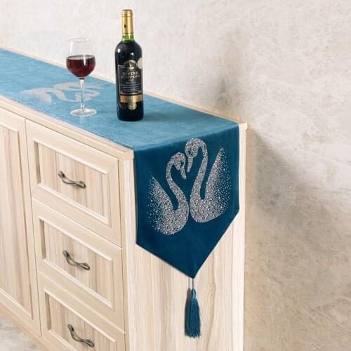 Table Runner Embroidery Gold Luxury Table Runners Diamond Swan Lake Exquisite Velvet Fabric Wedding Birthday Home Bedroom Decor