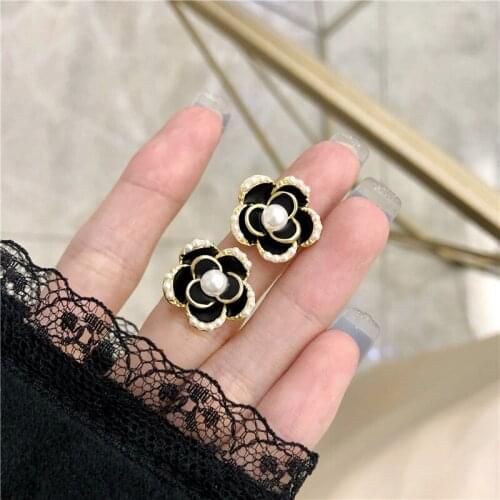 Rose Pearl Earrings Temperament Is Contracted And Fashionable Sweet Retro Geometric Stud Earrings Women Jewelry Gift