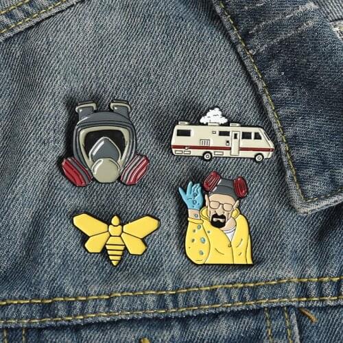 Exquisite Cartoon Bee Brooches Lapel Enamel Pin Creative Breaking Bad Alloy Backpack Clothes Badges Fashion Jewelry Wholesale