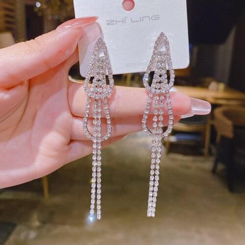 2021 New Claw Chain Earrings Temperament Fashion Long Tassel Eardrop Korean Exquisite Shining Crystal Dangle Earrings