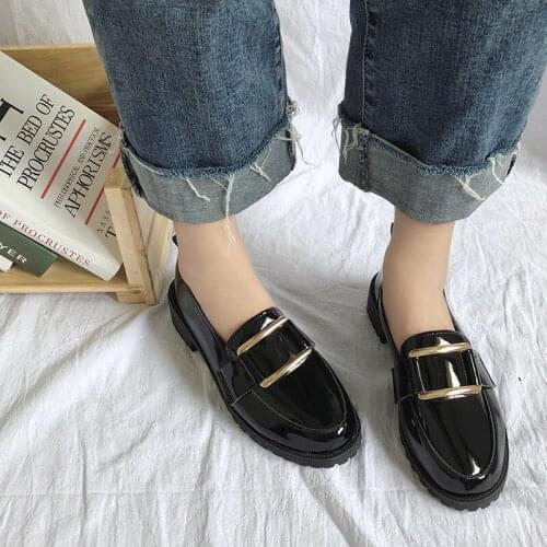 Spring and Autumn Womens Small Leather Shoes British Korean College Style Flat Shallow Mouth Metal Decorative Casual Shoes