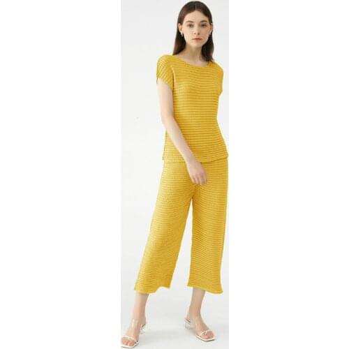 Pant Suits Women Summer 2021 New Fashion Solid Color Miyake Pleated Two Piece Set Round Neck Short Sleeved Top + Wide Leg Pants