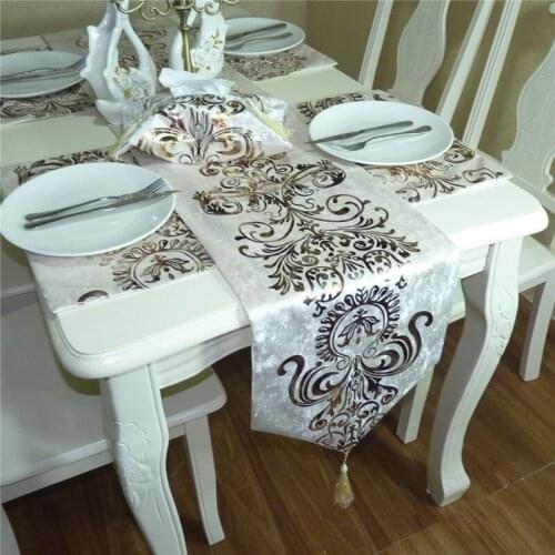 Luxury Nordic Style Table Runner with Tassel Thicken Ice Fleece Jacquard Wedding Christmas Banquet Cabinet Cover Table Cloth