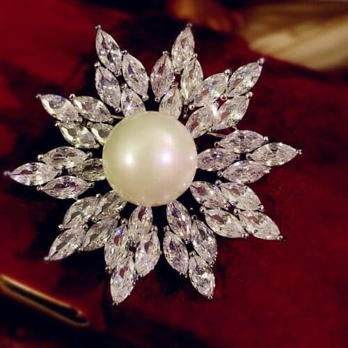 2021 super beautiful light luxury heavy industry zircon snowflake flower brooch brooch temperament versatile suit coat brooch