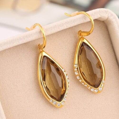 Elegance earrings with irregular gemstones inlaid with diamonds and facets