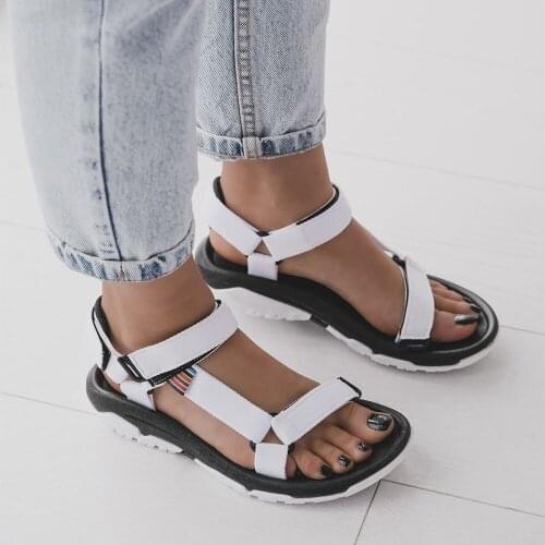 Sandalet Cırtlı Düz ​​Taban Kadın Sandalet Beyaz Rahat Kaliteli Ayakkabı Günlük