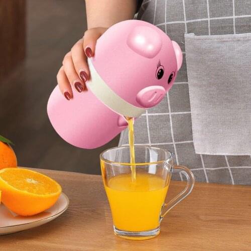Pig Shape Manual Juicer Small Portable Juicing Cup Mini Household Juicer Fruit Orange Lemon Juicer