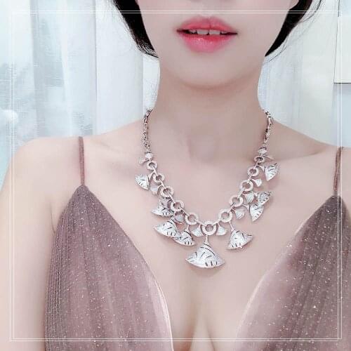 2021 New Fashion Luxury Necklace Womens High Quality Triangle Shape Circles Dance Party Online Brand Jewelry Shining Wedding