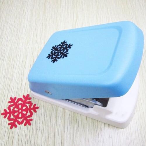 High quality hollow snowflake hole punch greeting card embossing device DIY paper cutter Christmas Craft gifts snowing puncher