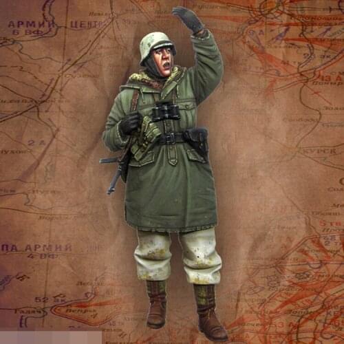 1/35 Resin Model figure GK Soldier officer Kharkov 1943 Military theme of WWII Unassembled and unpainted kit