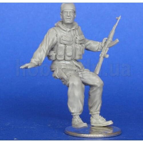 1/35 The Russian soldier for BTR-70. Afghanistan resin kit soldiers GK Military theme scene combination Uncoated No colour