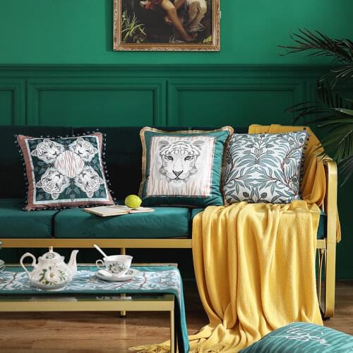 Luxury Throw Pillow Covers Animals WhiteTiger Head Pillow Case Velvet Square Cushion Cover Outdoor Decor Sofa Bed 18x18 Inch