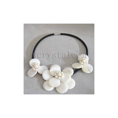 Nice White Shell Pearl Flower Necklace Leather Round flat Collar Fashion Necklaces Bib
