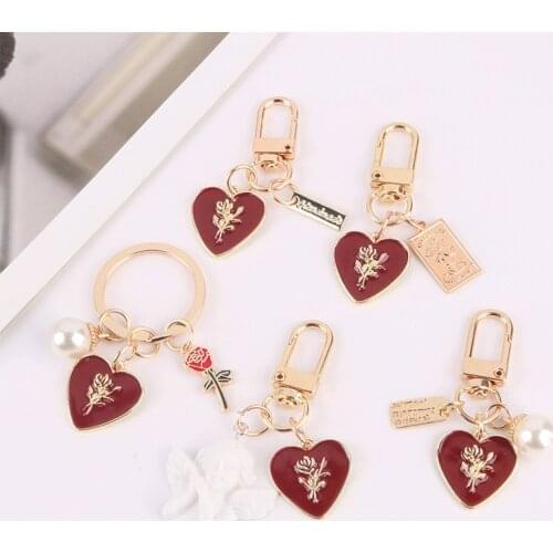 2021 Baroque Imitation Pearl Chain Rose Keychains Red Heart Tag Angel Sculpture Alloy Keychain Bag Pendant Keyring Gifts