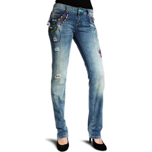 Spanish D white stretch embroidered Capris