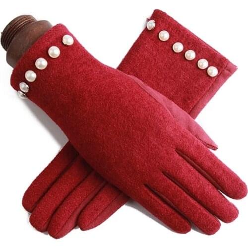 Koreas Female Single Layer Cashmere Pearl Cycling Windproof Warm Mittens Winter Suede Leather Touch Screen Driving Gloves J24