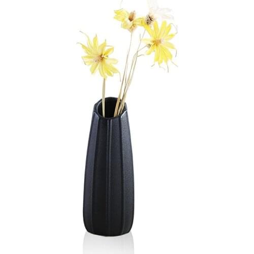 Modern Ceramic Vases White/Black Tabletop Vase European Style Home Decoration Black Vase Fashion Flowerpot Creative Gift LBS