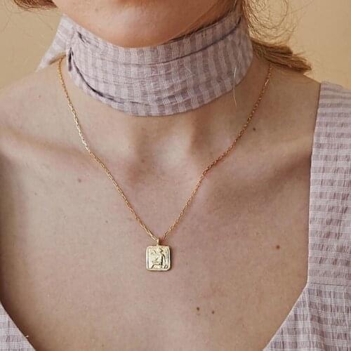 VSnow Vintage Fashion Square Metal Queen Portrait Pendant Necklace for Women Girls Gold Chain Necklace Holiday Jewelry Gifts