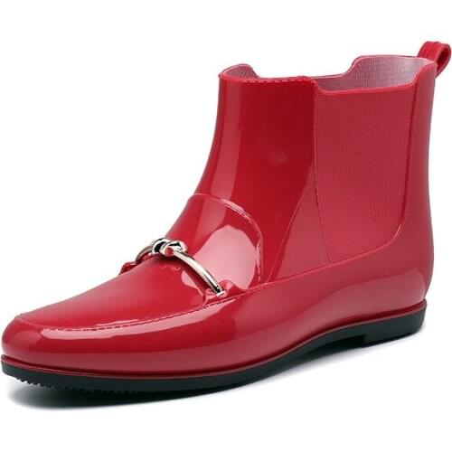 Pvc Rainboots Women High Top Ankle Shoes Waterproof 2021 Autumn Hot Metal Chain Rain Boots for Women for Rain Day Casual Shoes