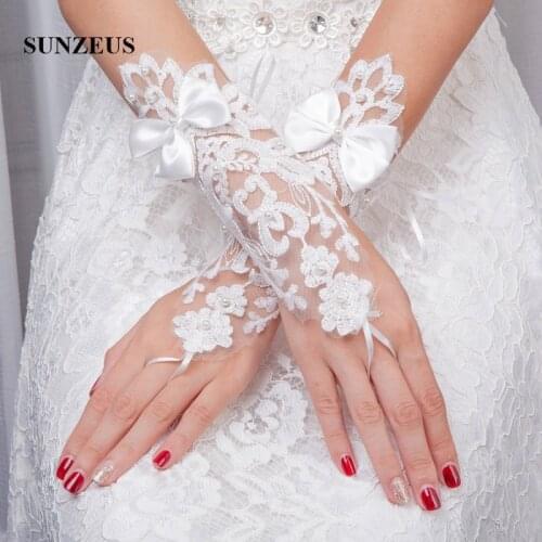 Fingerless Wrist Length Gloves for Bridal Lace with Pearls Charming Wedding Gloves for Women Bow Top complementos boda SG27