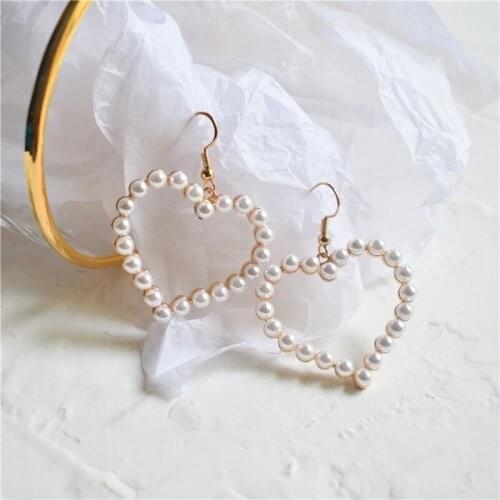 2021 Korean Fashion Hook Short Love Pearl Female Earrings Pearl Peach Heart Acrylic Earrings Wholesale
