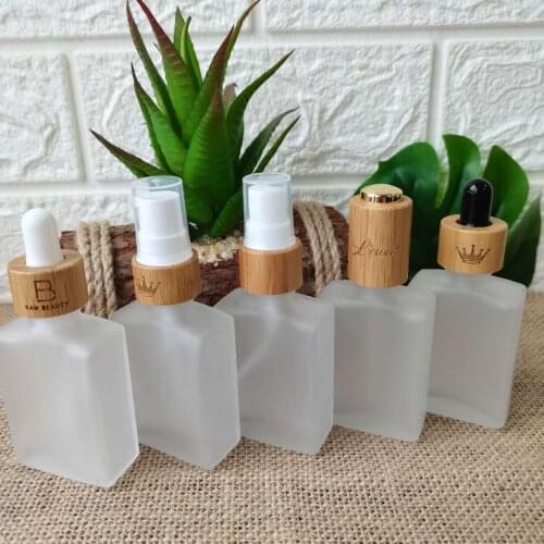 Custom Logo Empty 200pcs 30ml Color Glass Dropper Bottles With Bamboo Wood Lid For Essential Oil Cosmetic Container Packaging