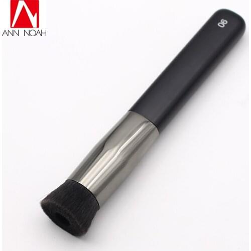 Medium Size Feature Flat Matte Black Handle Short Fiber Round Face 06 Sponge Core Foundation Brush