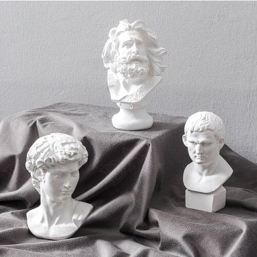 European Style Resin Statue Desktop Art Miniature Statue Living Room TV Cabinet Statuette Home Decoration Modern Ornaments