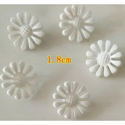 Free shippig 100pcs/lot 18 mm resin plastic childrens cartoon Daisy buttons diy materials of baby clothing buttons