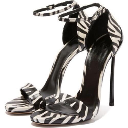 One Yona Women's Sandals