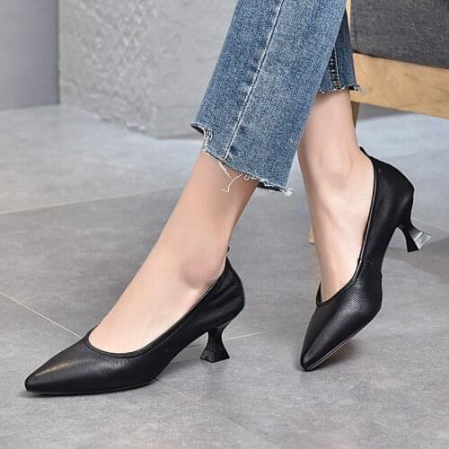 2021 Spring New Genuine Leather Womens Shoes Pointed Toe Pumps Commuter Low-top Single Toe Layer Cowhide Mid-heel Work Shoes