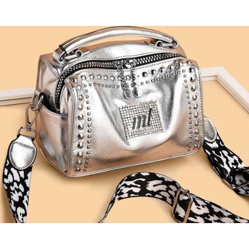 Nieuwe Vrouwen Lederen Handtassen Mode Klinknagel Vrouwelijke Tas Zwart Hoge Capaciteit Crossbody Tassen Voor Dames Schoudertas